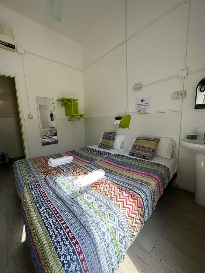And Basic Universitat For Young Maison d'hôtes