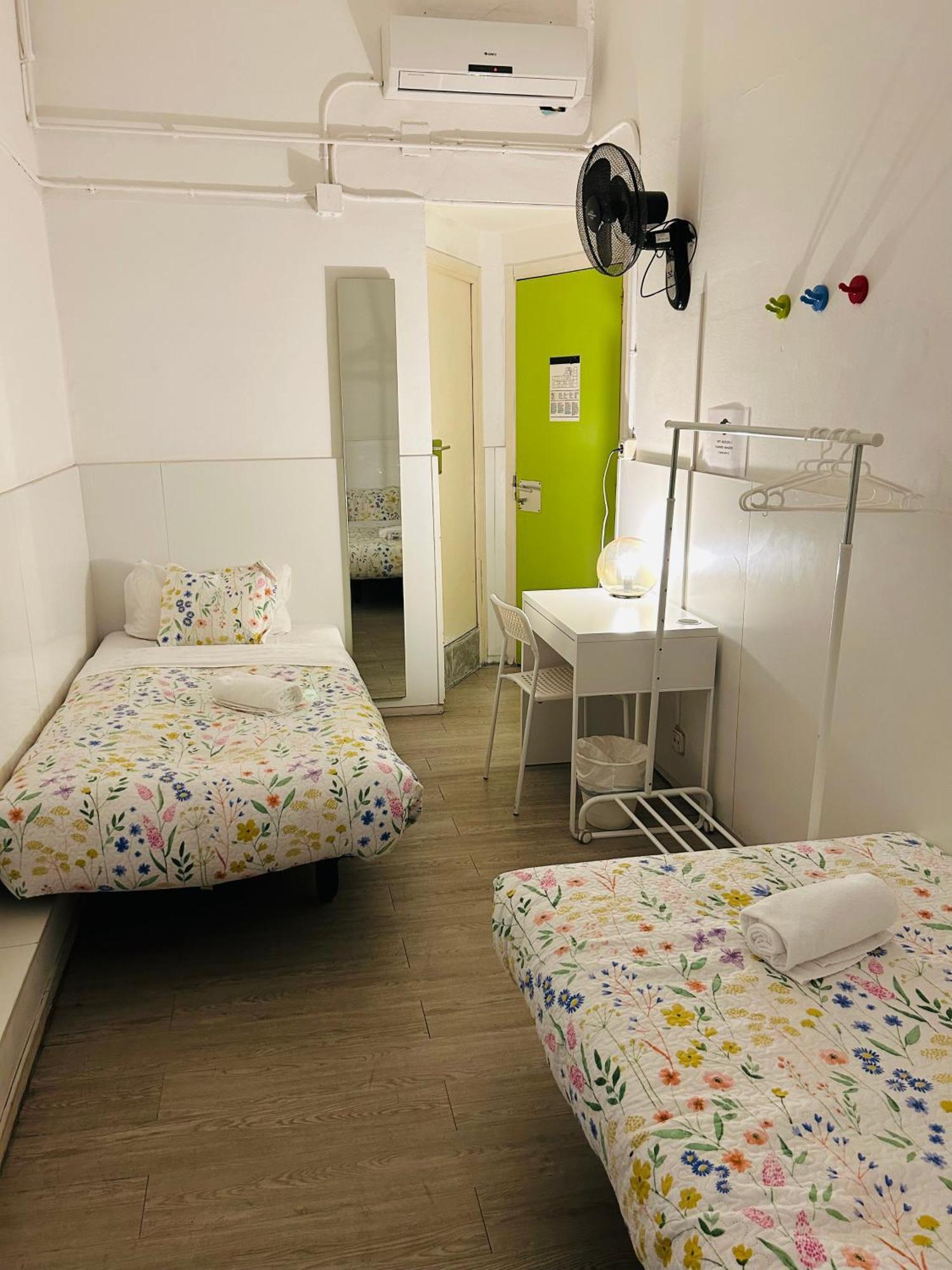 And Basic Universitat For Young Maison d'hôtes Barcelone